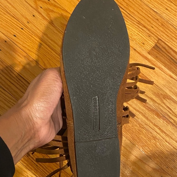 MINNETONKA 3 layer fringe boot - Picture 3 of 7